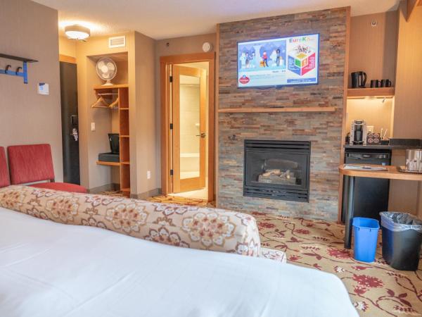 Banff Ptarmigan Inn : photo 2 de la chambre suite lit king-size - vue sur montagne
