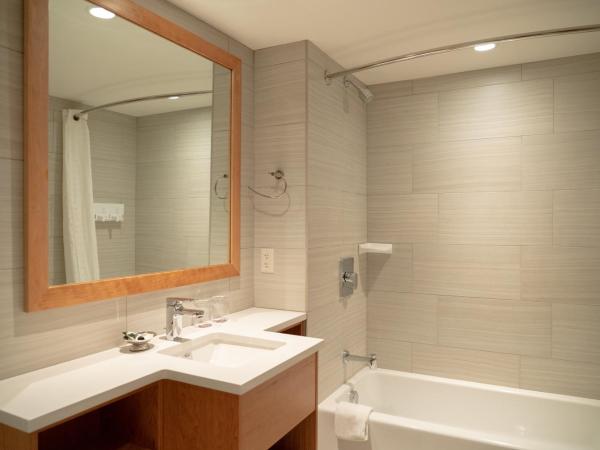 Banff Ptarmigan Inn : photo 7 de la chambre suite lit king-size - vue sur montagne