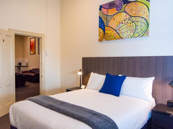 The Mile End Hotel : photo 3 de la chambre chambre lit queen-size - salle de bains commune