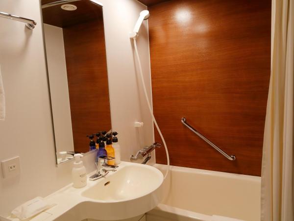 the b ikebukuro : photo 2 de la chambre chambre avec petit lit double et baignoire - non-fumeurs