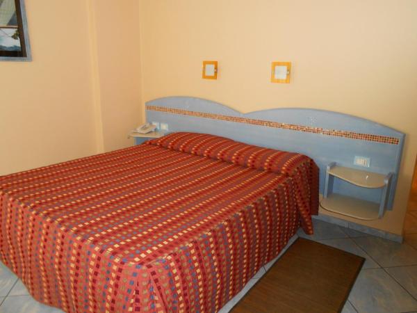 Hotel Chentu Lunas : photo 3 de la chambre chambre double