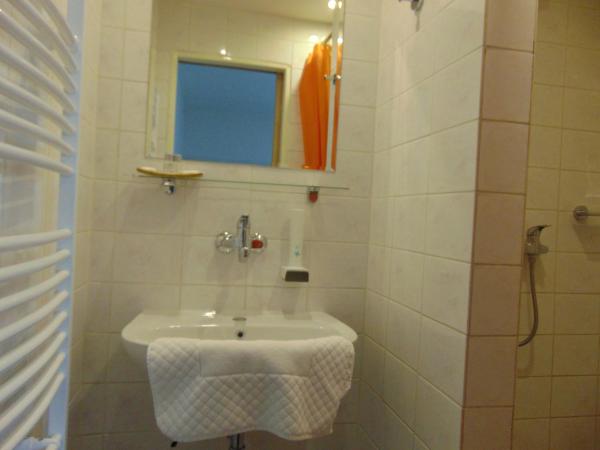 Hotel Isora : photo 6 de la chambre chambre triple standard