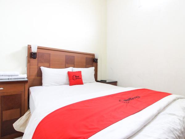 RedDoorz plus @ Tegal Panggung : photo 4 de la chambre chambre double