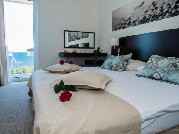 Villas Arausana & Antonina : photo 8 de la chambre chambre double classique avec balcon et vue sur la mer