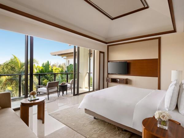 Shangri-La Sanya : photo 2 de la chambre villa avec piscine, lit king-size et chambre lit king-size