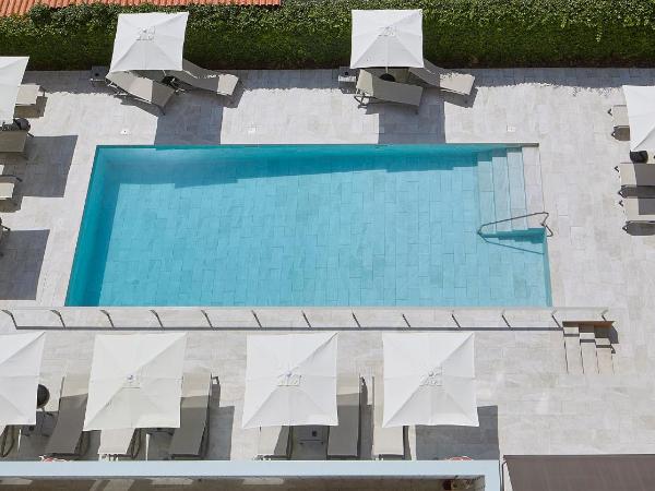 Nuria : photo 2 de la chambre chambre double ou lits jumeaux - vue sur piscine