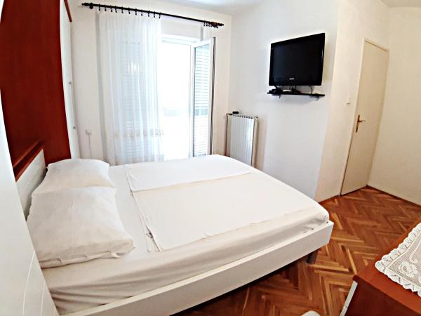 F• R• I• E• N• D• S• : photo 6 de la chambre chambre lit king-size avec balcon