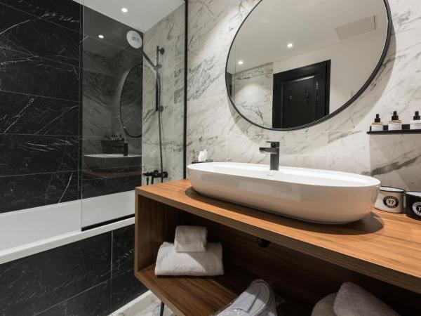 Fahrenheit Seven Courchevel : photo 2 de la chambre chambre double avec baignoire - vue sur vallée