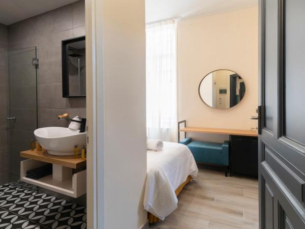 Athens Market Portrait : photo 4 de la chambre chambre lits jumeaux market avec balcon