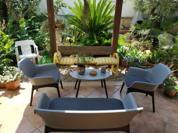 B&B Tra i mari del Salento : photo 1 de la chambre chambre quadruple avec salle de bains privative séparée