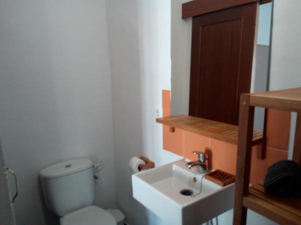 Vivienda Turística Templo Romano : photo 6 de la chambre chambre double avec salle de bains privative