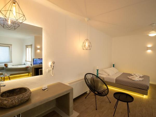 Thea Luxury Resort : photo 8 de la chambre suite en duplex avec vue sur mer et piscine