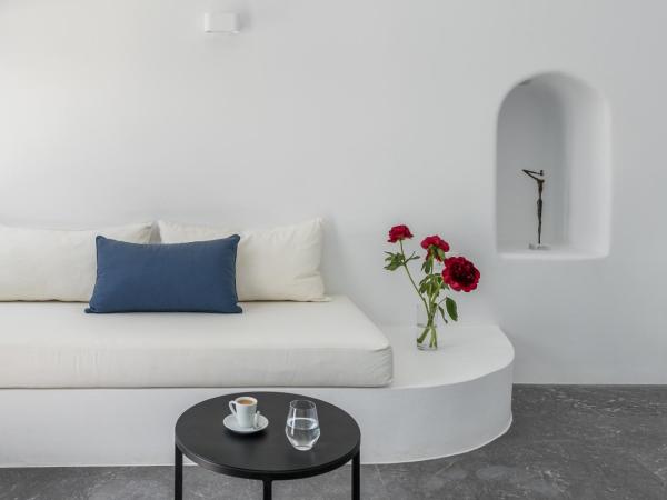 Chelidonia Luxury Suites : photo 8 de la chambre suite lune de miel avec bassin profond - vue sur caldera