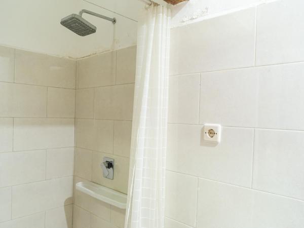 R Residence Jakarta : photo 4 de la chambre chambre double standard