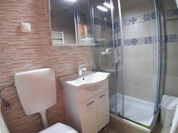 F• R• I• E• N• D• S• : photo 9 de la chambre chambre lit king-size