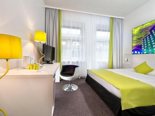 Wyndham Garden Duesseldorf City Centre Koenigsallee : photo 1 de la chambre chambre double standard