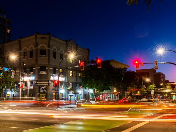 Ocean Island Inn | Backpackers | Suites : photo 1 de la chambre micro-chambre double avec salle de bains commune