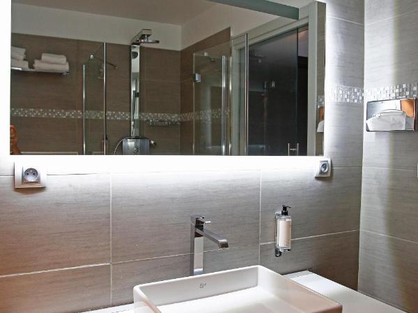 L'Escale Côté Sud : photo 1 de la chambre chambre privilège avec vue sur la ville