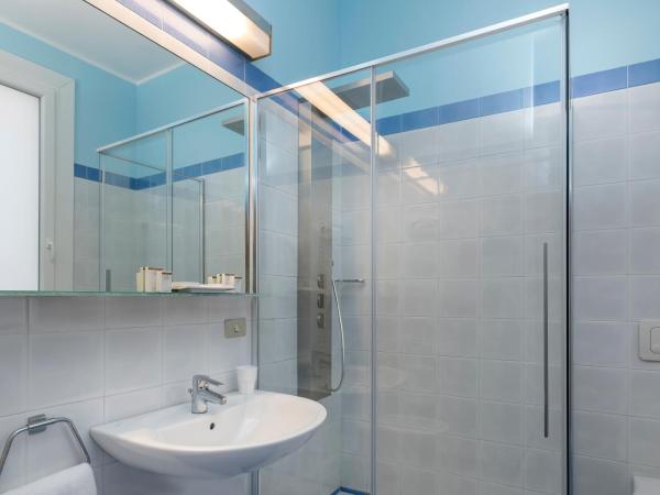 Hotel Bellevue : photo 2 de la chambre chambre double ou lits jumeaux - vue latérale sur mer