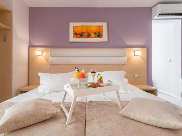 Hotel Maritimo : photo 4 de la chambre chambre lits jumeaux avec balcon et vue sur la montagne
