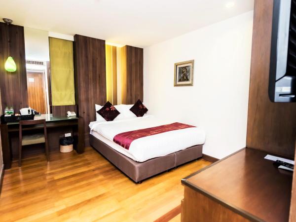 Bally Suite Silom : photo 8 de la chambre chambre deluxe double ou lits jumeaux