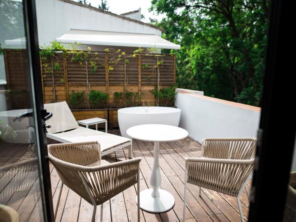 Hotel Legado Alcazar : photo 3 de la chambre hébergement premium royal alcazar avec terrasse et baignoire extérieure