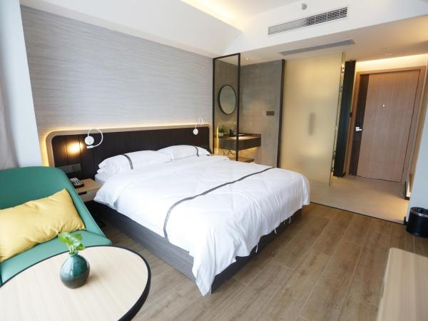 Hangzhou Yuqi Hotel - West Lake Scenic Area Branch : photo 5 de la chambre chambre lit king-size - vue sur montagne