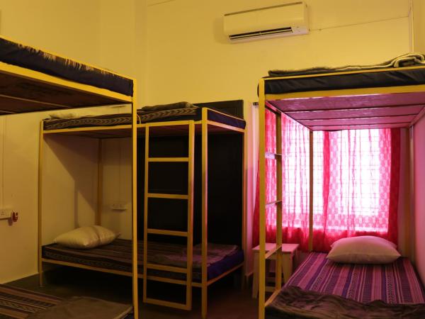 Shepherd Stories - Community stay for Social Entrepreneurs : photo 1 de la chambre lit dans dortoir mixte de 6 lits