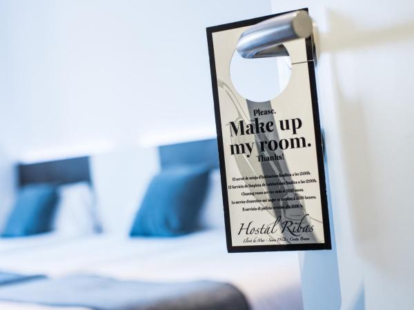 Hostal Ribas : photo 7 de la chambre chambre lits jumeaux