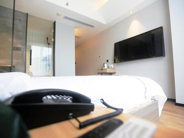 Hangzhou Yuqi Hotel - West Lake Scenic Area Branch : photo 3 de la chambre chambre double - vue sur montagne