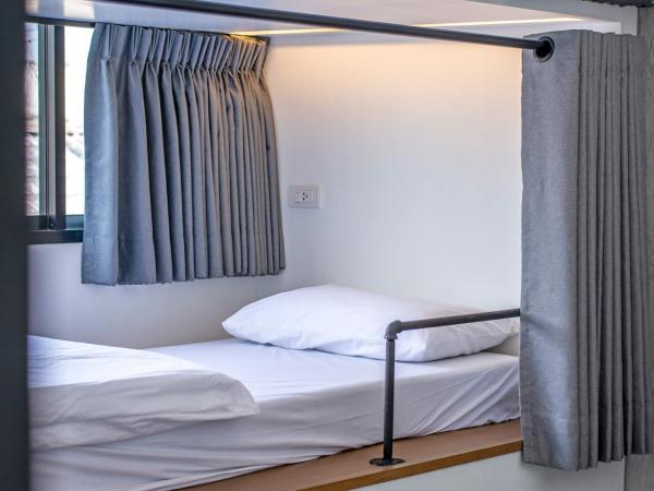 Lost Inn BKK : photo 2 de la chambre lit dans dortoir pour femmes de 4 lits
