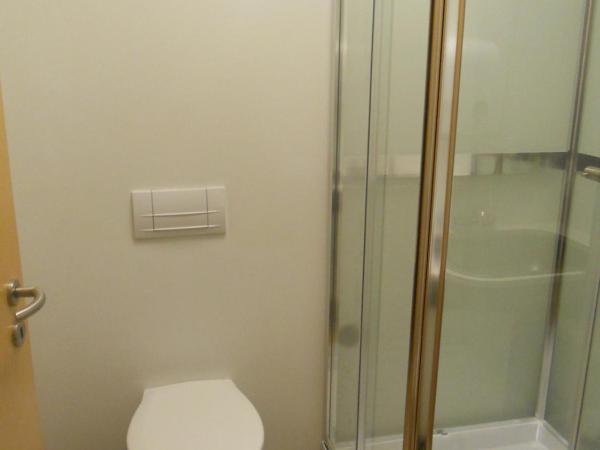 REK Inn : photo 2 de la chambre chambre simple avec salle de bains commune