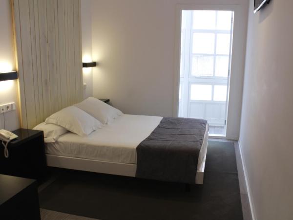 Hotel Lois : photo 1 de la chambre chambre double