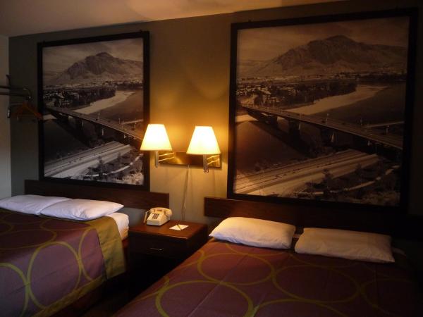 Super 8 by Wyndham Kamloops East : photo 1 de la chambre chambre double avec 2 lits doubles - non-fumeurs
