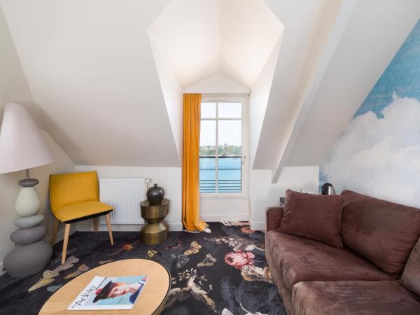 Restaurant Hotel Didier Méril : photo 5 de la chambre chambre double avec coin salon