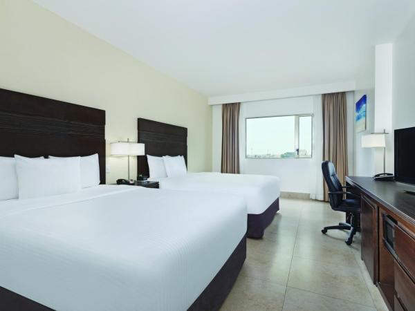 Wyndham Garden Cancun Downtown : photo 3 de la chambre chambre familiale deluxe – vue sur ville – non-fumeurs