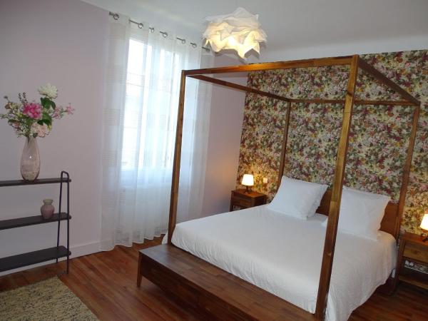 A la Vill'Adour : photo 6 de la chambre chambre double avec salle de bains privative