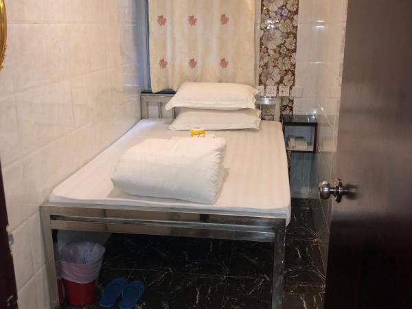 Maharaja Guesthouse : photo 6 de la chambre chambre double avec salle de bains commune