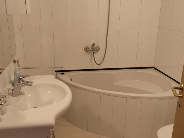 Apartments Galic Omis : photo 9 de la chambre suite familiale