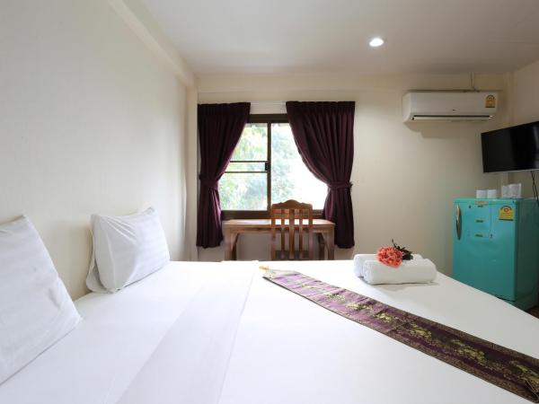 The Siam Guest House - SHA Extra Plus : photo 2 de la chambre chambre triple