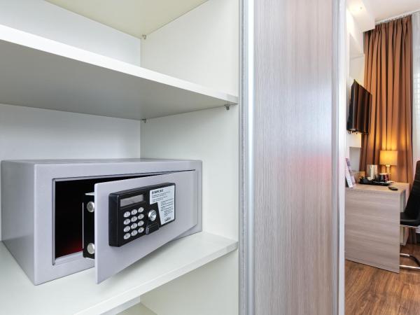 Hotel Aura Design & Garden Pool : photo 4 de la chambre suite junior avec accès piscine