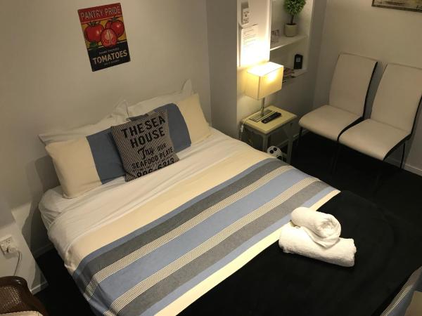 Sandy Feet Accommodation : photo 4 de la chambre chambre double standard avec salle de bains commune