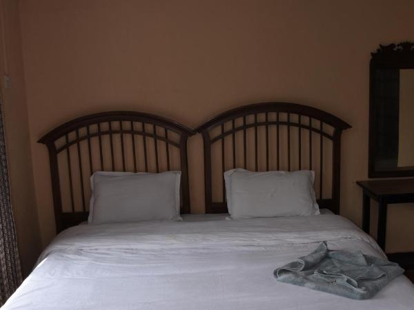 Family Peace House, Kathmandu : photo 1 de la chambre chambre double avec salle de bains privative