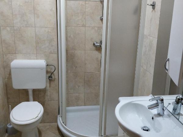 Guest House Caterina : photo 3 de la chambre studio avec balcon (2 adultes)