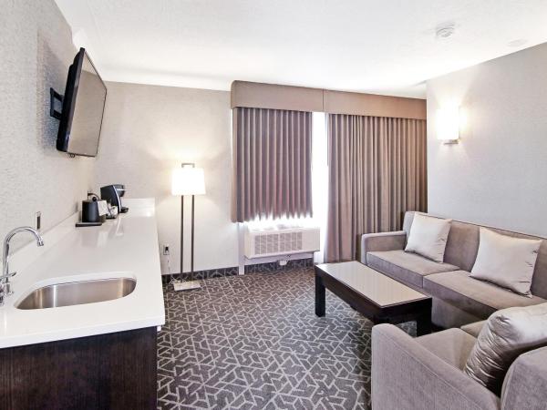 Best Western Plus Siding 29 Lodge : photo 9 de la chambre suite lit king-size avec jacuzzi