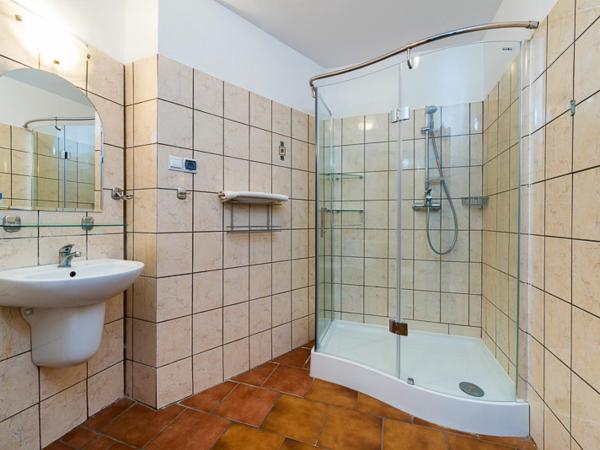 Dworek staropolski : photo 3 de la chambre chambre lits jumeaux spacieuse