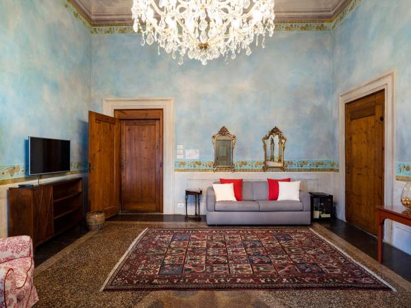 Torre dei Lari Residenza d'Epoca : photo 2 de la chambre suite