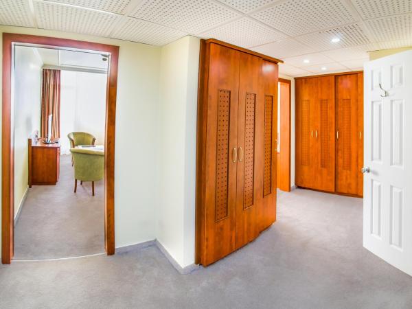 Hotel Silver : photo 2 de la chambre two-bedroom apartment with balcony - main building