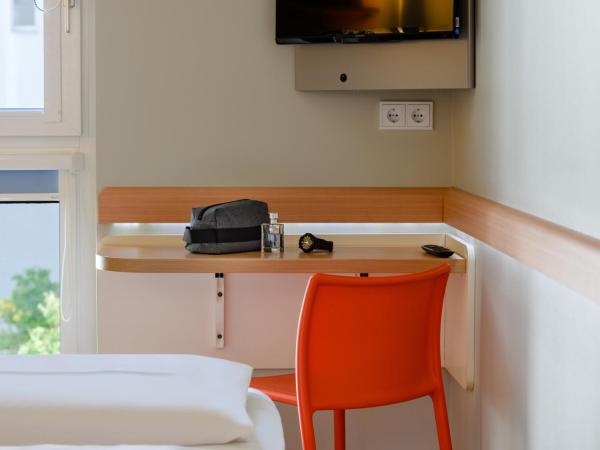 ibis budget Muenchen City Olympiapark : photo 4 de la chambre chambre lits jumeaux