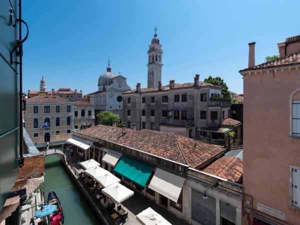 Palazzo San Lorenzo : photo 3 de la chambre chambre de luxe double ou lits jumeaux avec vue sur le canal